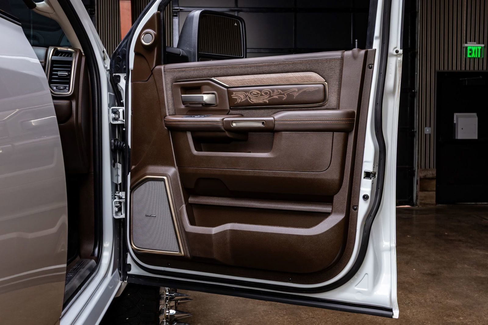 Used 2025 RAM 3500 Longhorn image 35