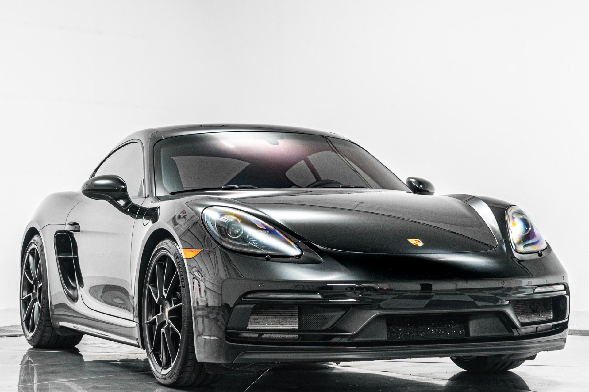 Used 2022 Porsche 718 Cayman GTS w/ Light Design Package RWD image 3