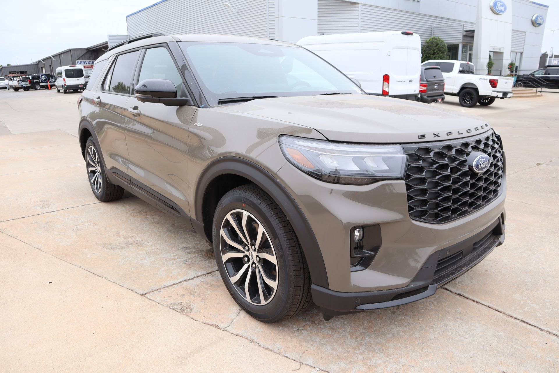 New 2026 Ford Explorer ST-Line w/ Premium Package