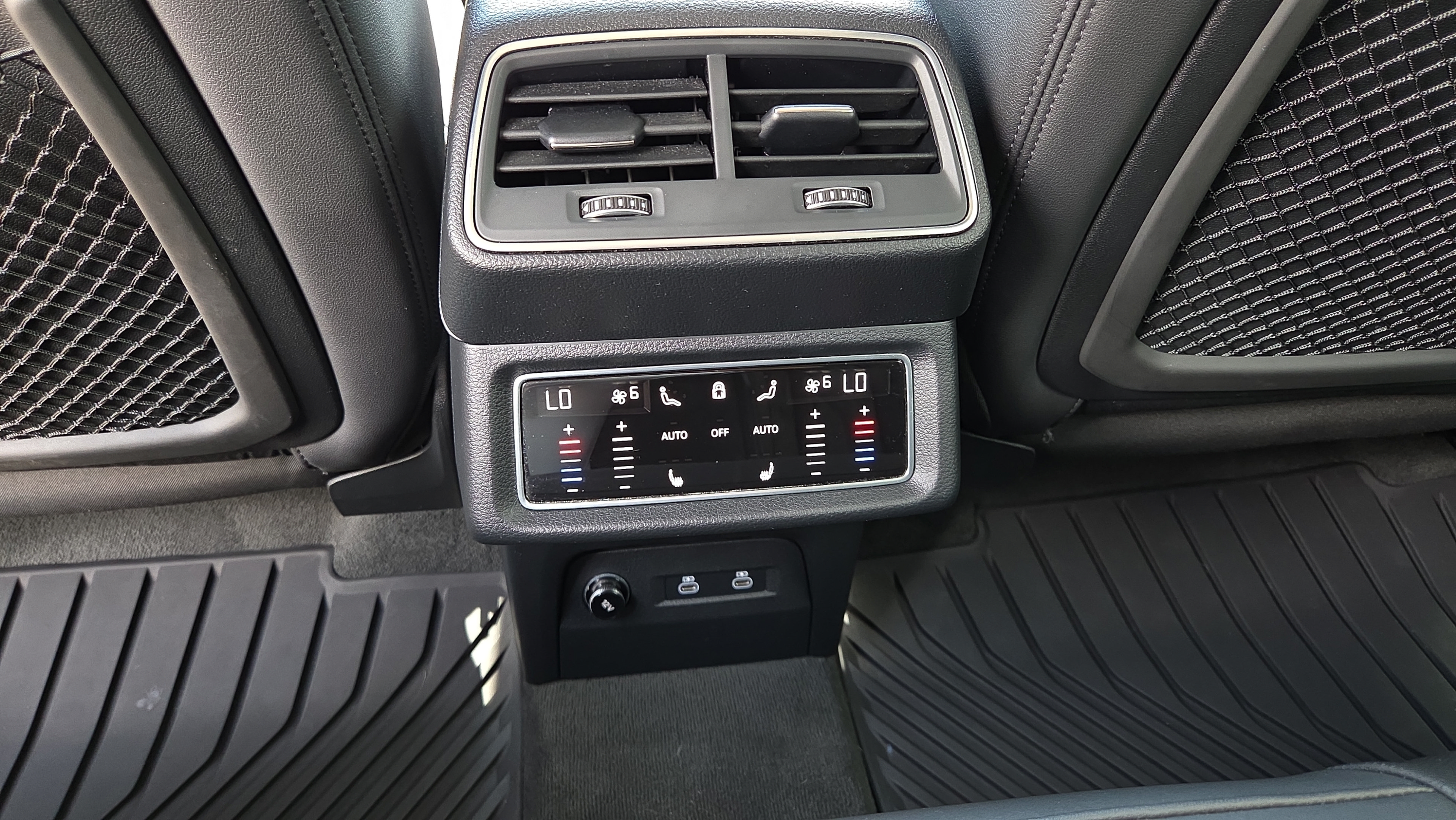Used 2022 Audi e-tron Premium Plus w/ Premium Plus Package AWD/4WD image 13