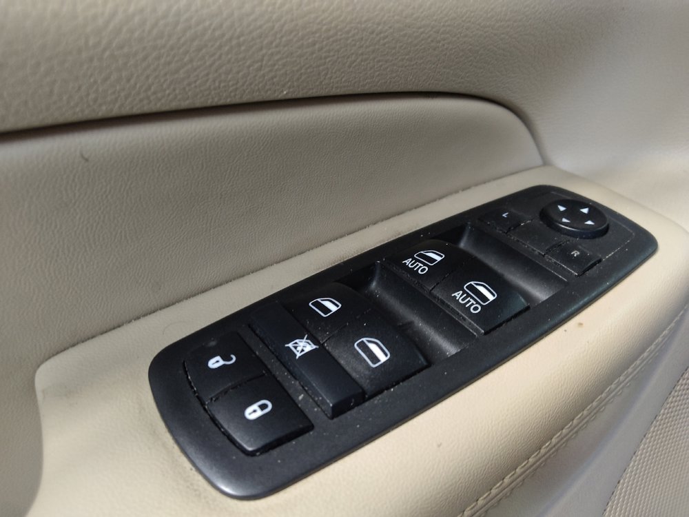 Used 2019 Jeep Grand Cherokee Laredo AWD/4WD image 27