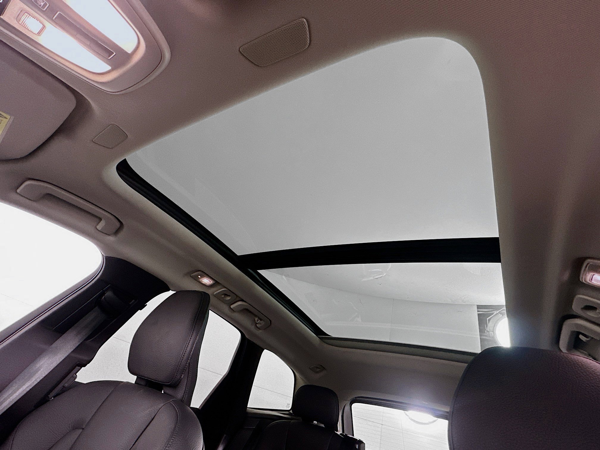 Used 2025 Volvo XC60 B5 Plus image 25