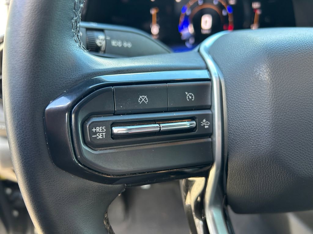 Used 2023 Chevrolet Colorado LT w/ LT Convenience Package AWD/4WD image 17