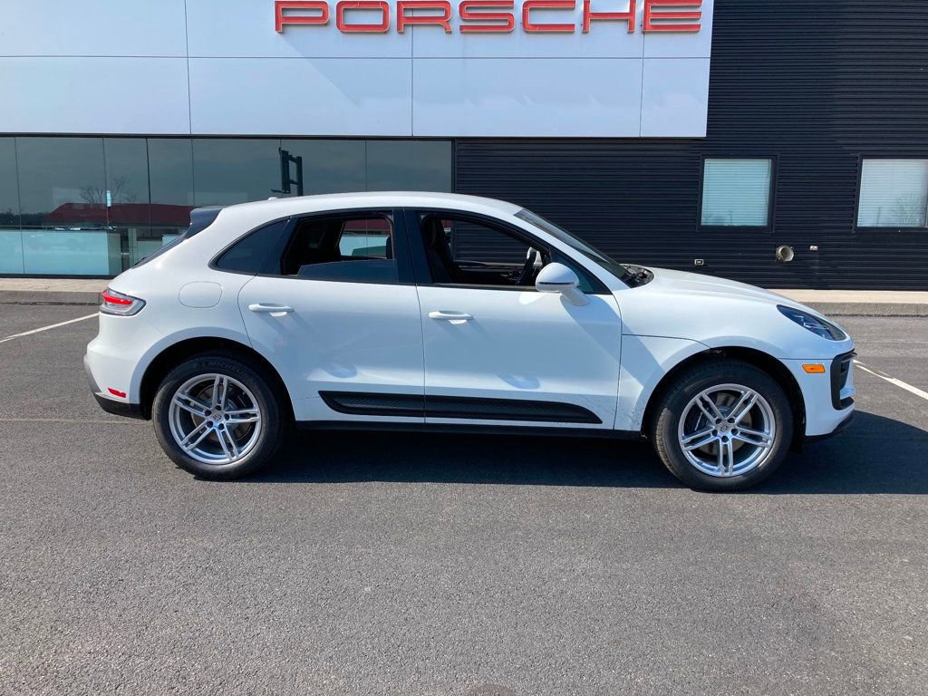 Used 2025 Porsche Macan image 8