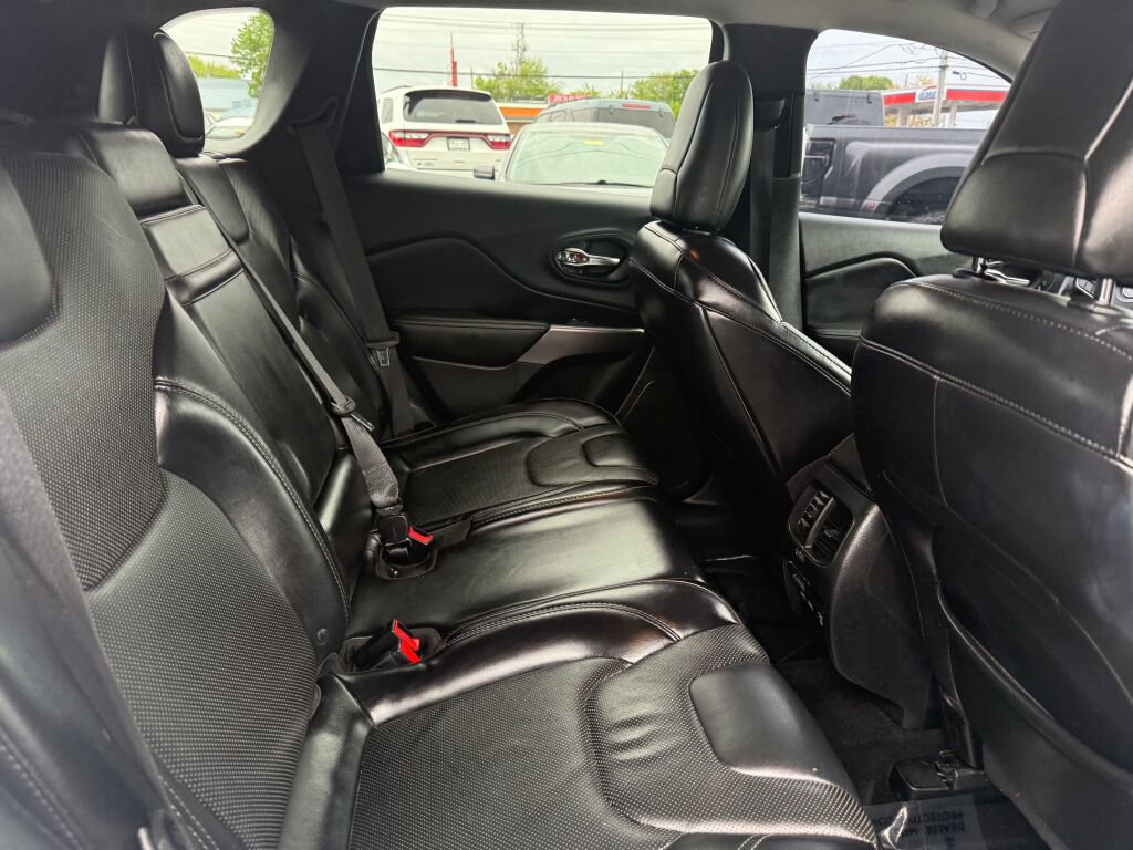 Used 2019 Jeep Cherokee Limited AWD/4WD image 26
