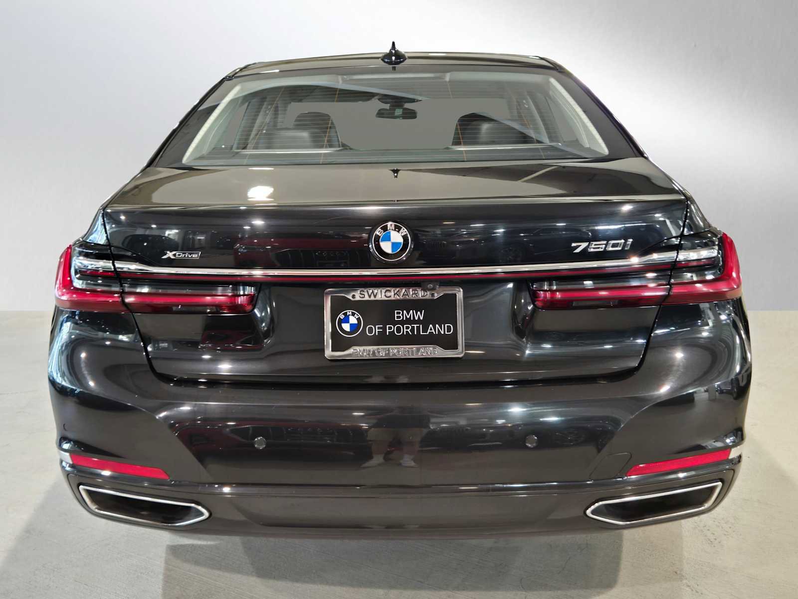 Used 2021 BMW 750i xDrive AWD/4WD image 4