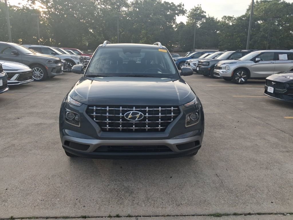 Used 2025 Hyundai Venue SEL FWD image 5