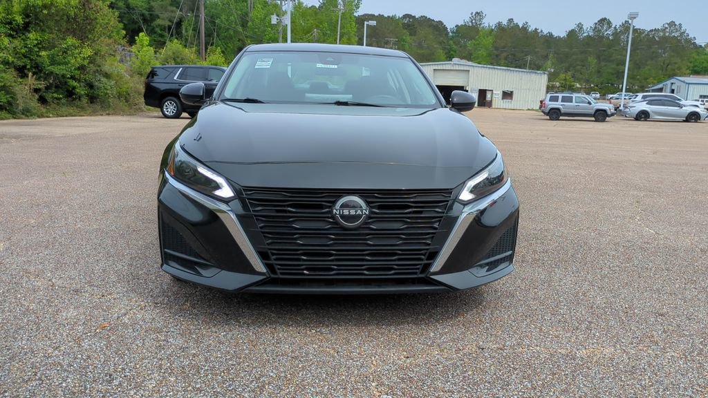 Used 2023 Nissan Altima 2.5 SV w/ SV Premium Package image 2