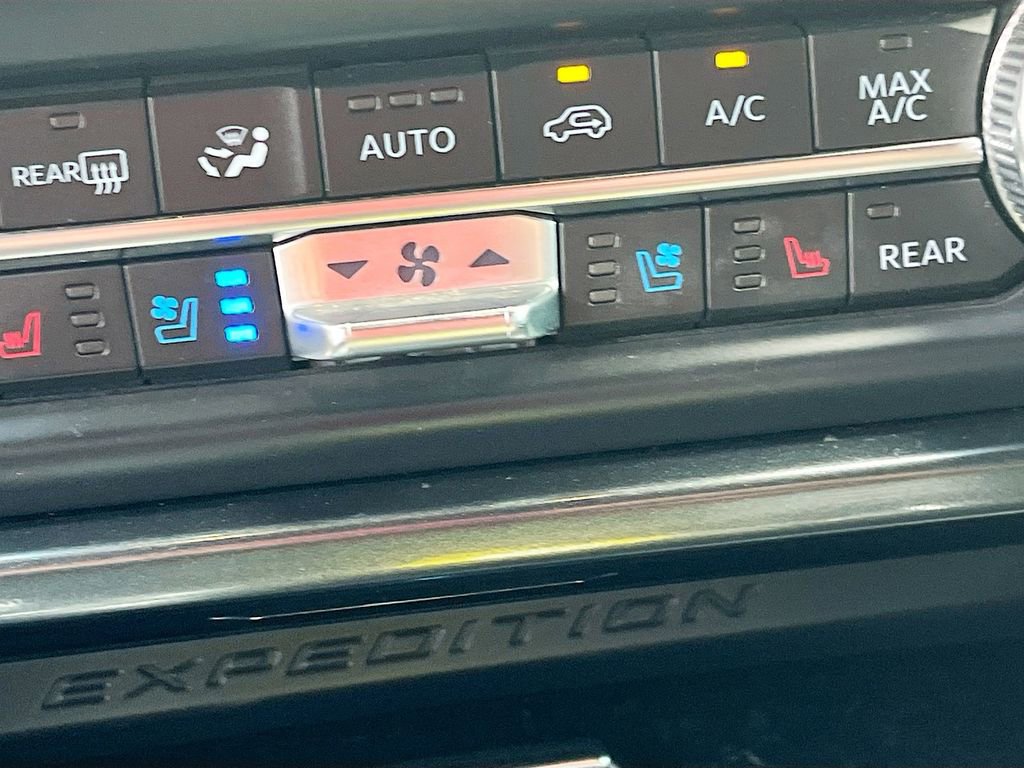 Used 2022 Ford Expedition Limited AWD/4WD image 21