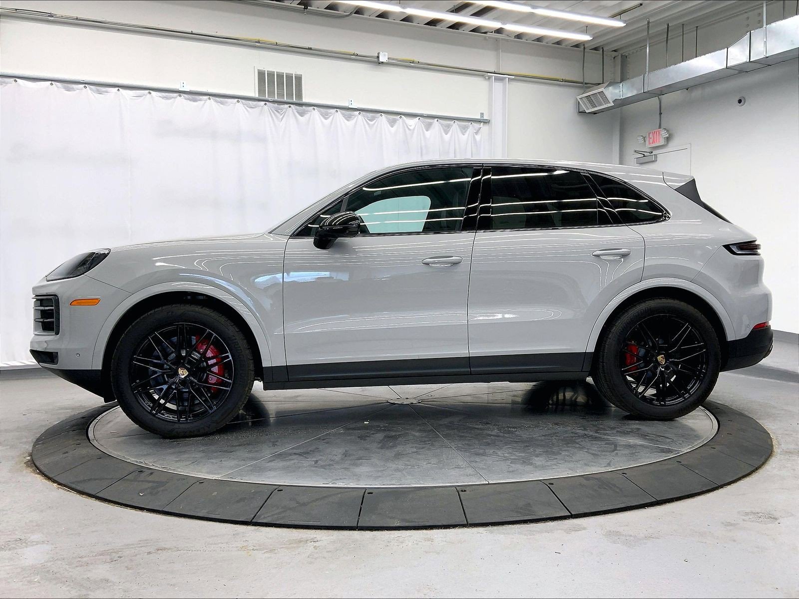 Certified 2024 Porsche Cayenne S AWD/4WD image 2