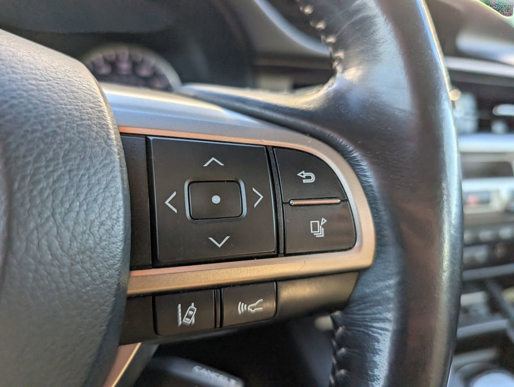 Used 2016 Lexus ES 300h w/ Luxury Package w/Wood Trim image 16