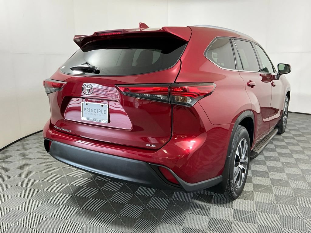 Used 2022 Toyota Highlander XLE FWD image 5