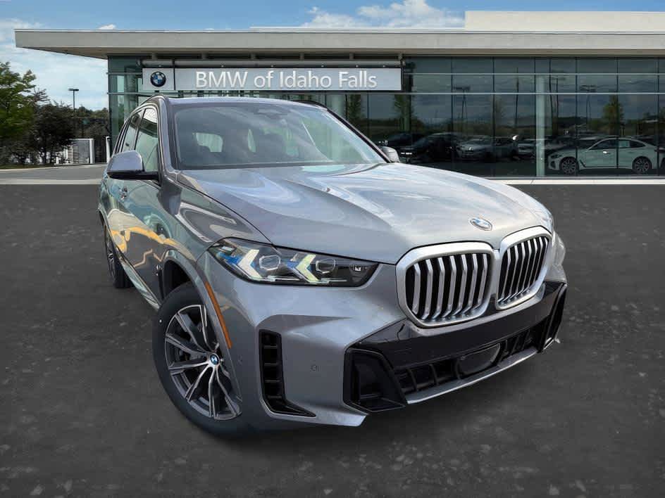 New 2026 BMW X5 xDrive40i w/ M Sport Package AWD/4WD image 1