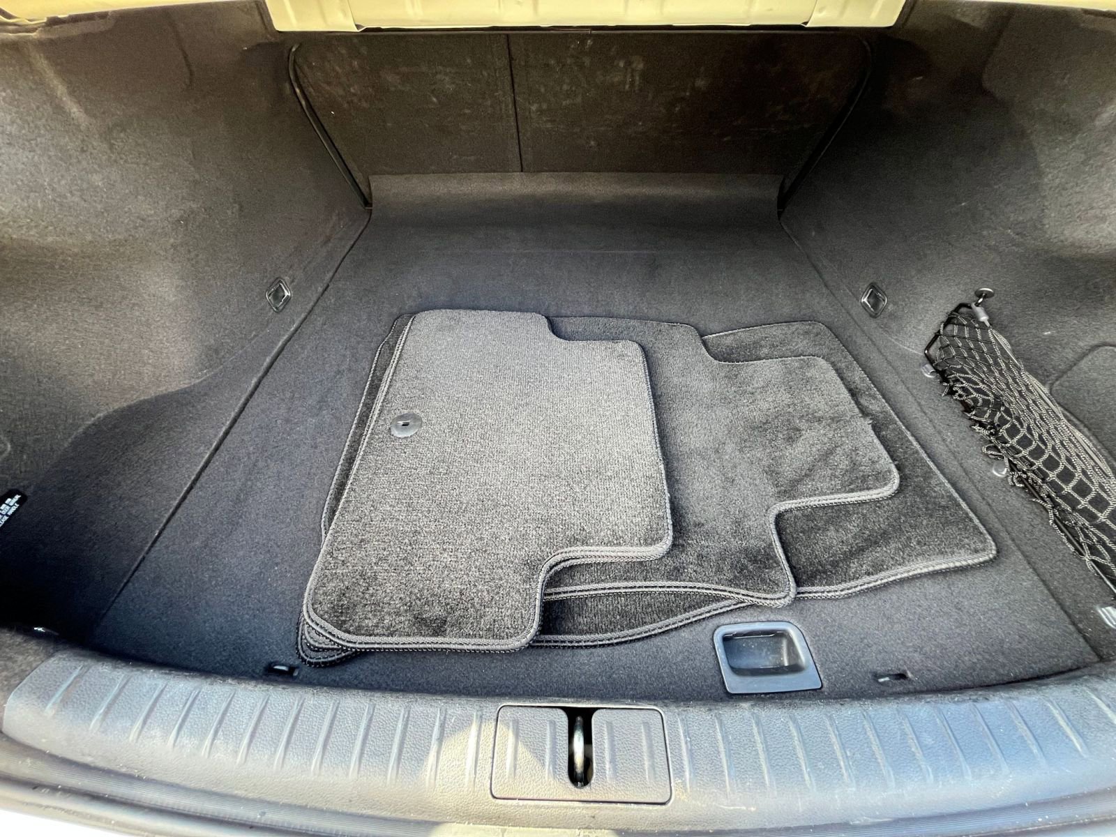 Used 2025 Genesis G70 2.5T image 33