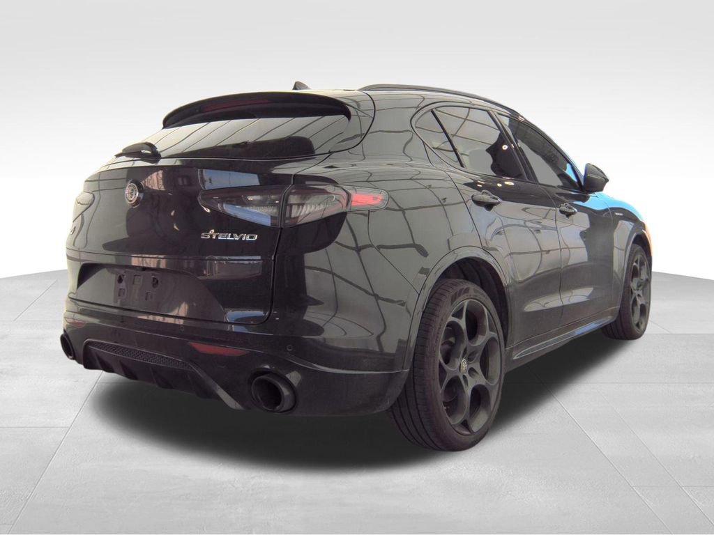 Used 2024 Alfa Romeo Stelvio Veloce AWD/4WD image 17