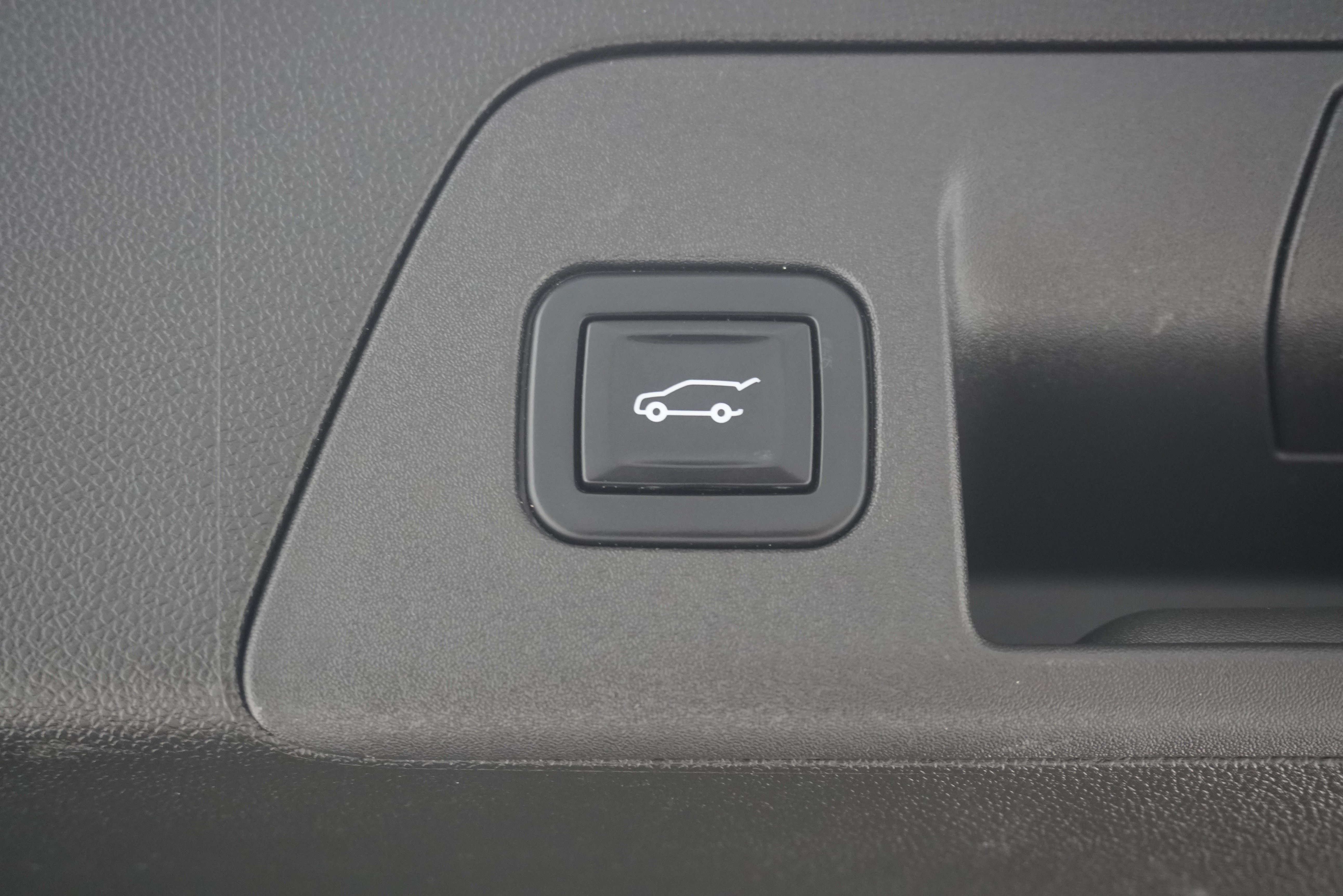 Used 2022 Buick Envision Essence w/ Sport Touring Package FWD image 28