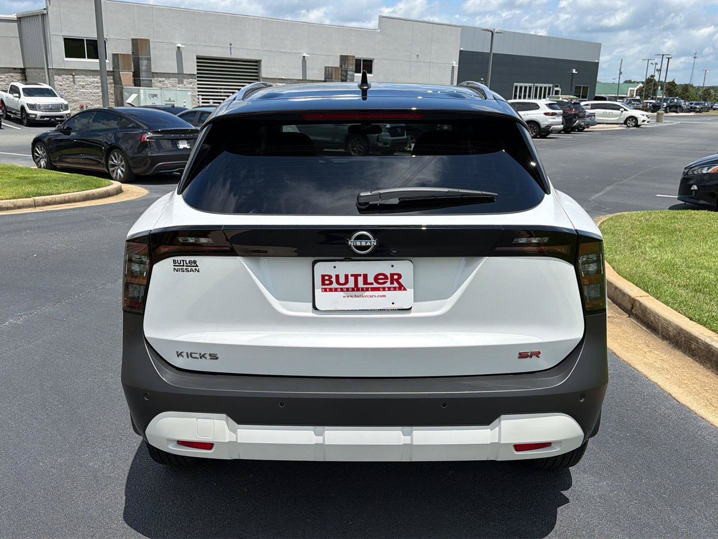 New 2026 Nissan Kicks SR FWD image 5