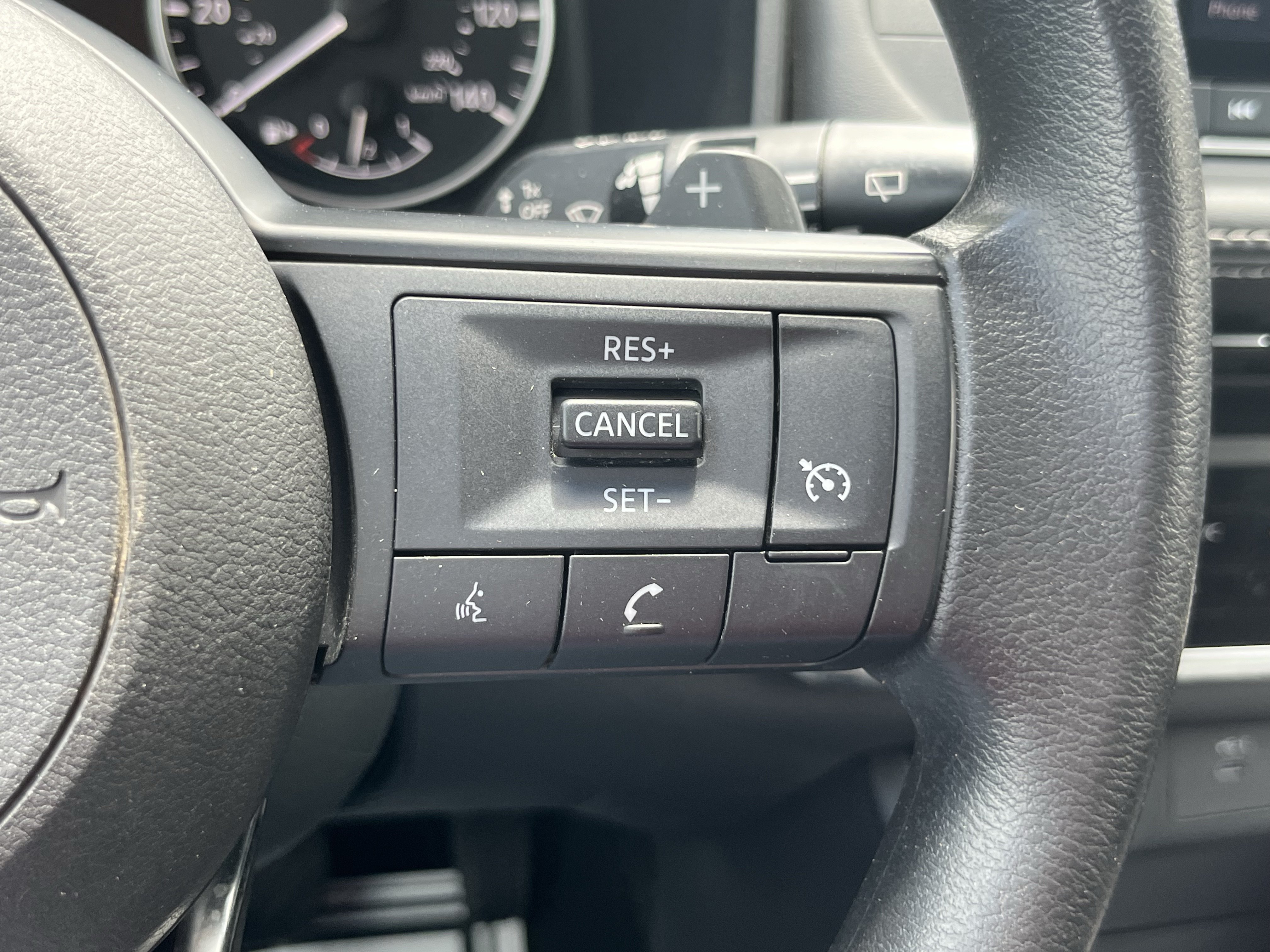 Used 2023 Nissan Rogue S AWD/4WD image 25