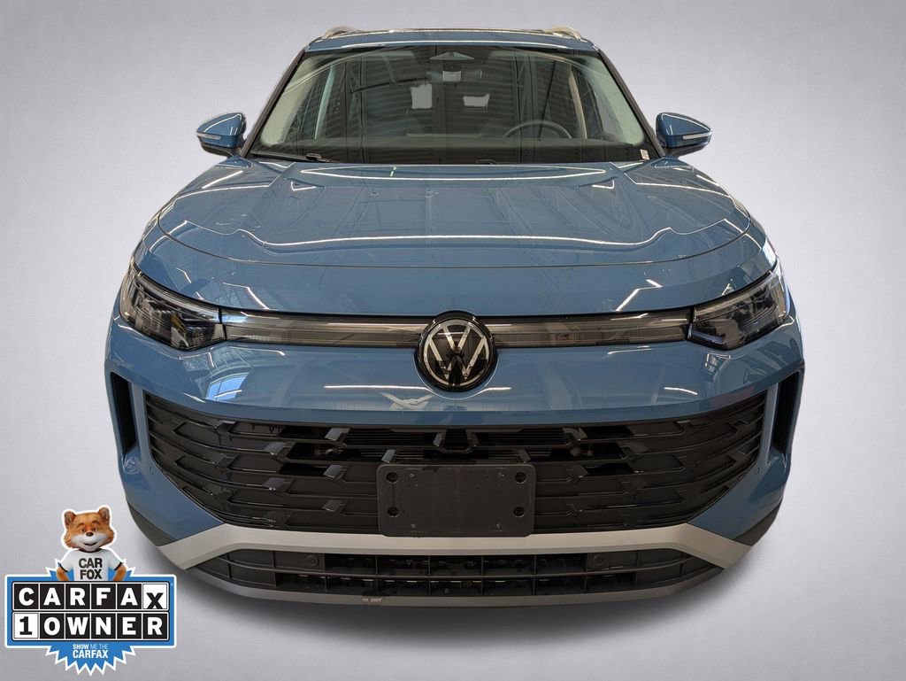 Used 2025 Volkswagen Tiguan SE w/ Panoramic Sunroof Package AWD/4WD image 9