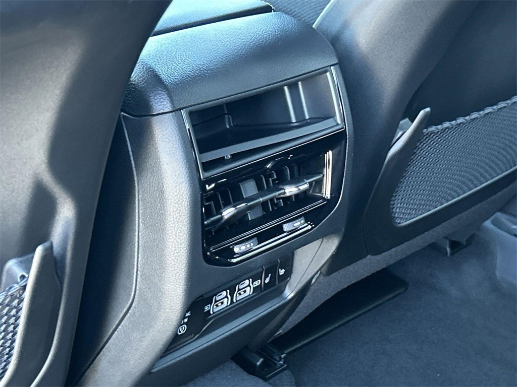 Used 2025 Jeep Grand Cherokee Limited w/ Black Appearance Package image 28