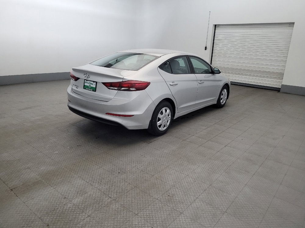 Used 2018 Hyundai Elantra SE w/ Winter Weather Package FWD image 9