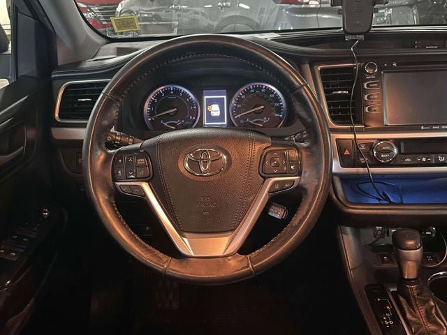 Used 2019 Toyota Highlander SE AWD/4WD image 14