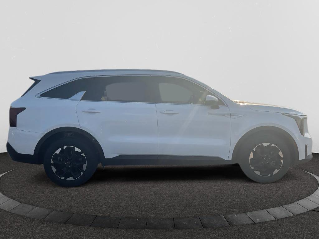 Used 2025 Kia Sorento S image 4