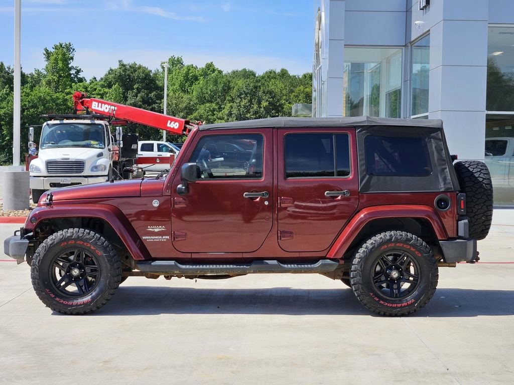Used 2010 Jeep Wrangler Unlimited Sahara w/ Dual Top Group AWD/4WD image 5