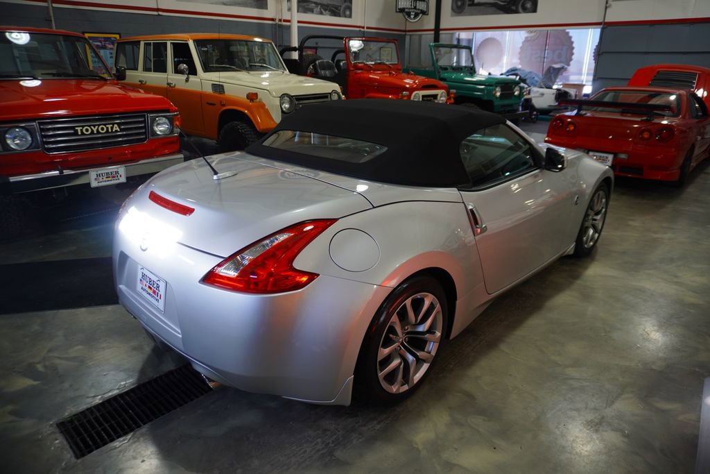 Used 2010 Nissan 370Z Touring image 6