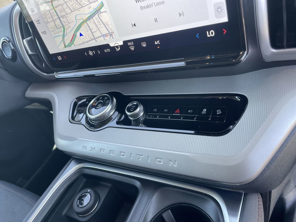 Used 2025 Ford Expedition Active image 29