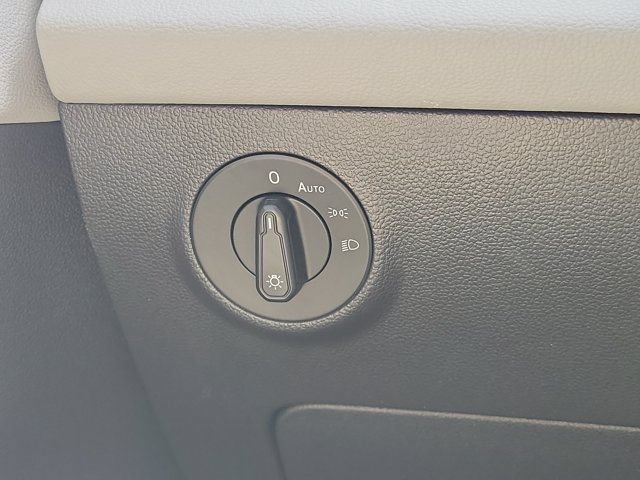 Certified 2023 Volkswagen Taos SE FWD image 19