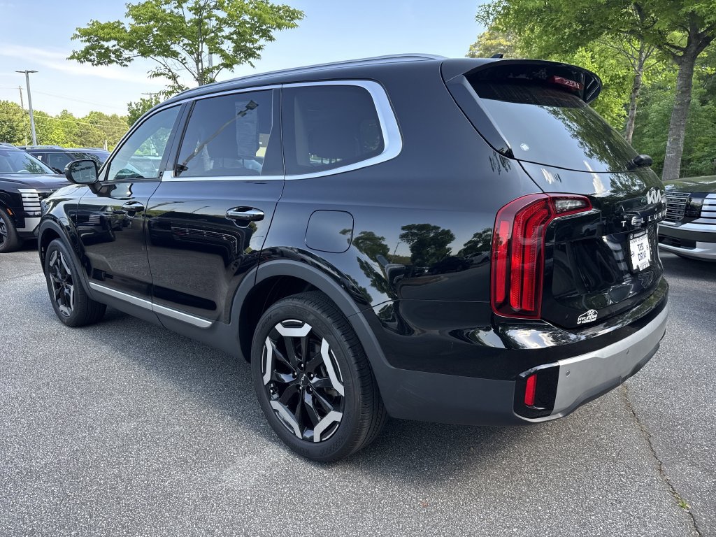 Used 2023 Kia Telluride S w/ S Sunroof Package FWD image 6