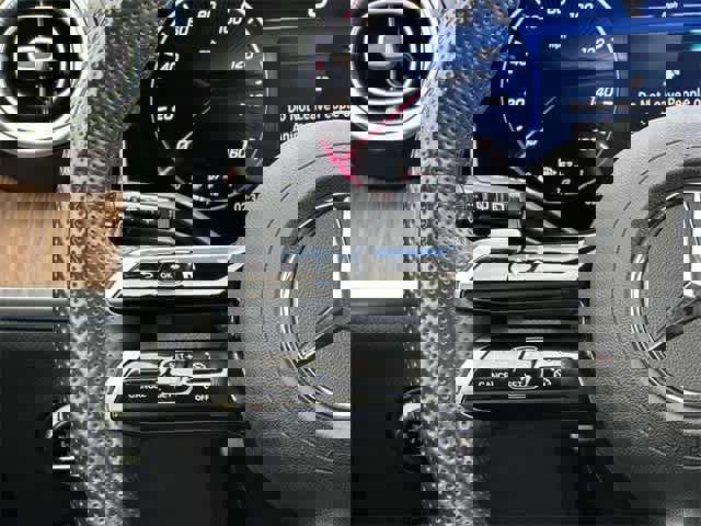 Used 2025 Mercedes-Benz GLC 300 4MATIC image 8