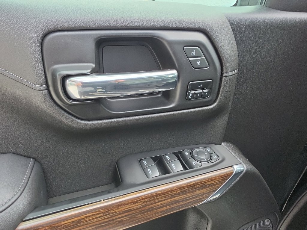 Used 2022 Chevrolet Silverado 1500 High Country w/ Technology Package AWD/4WD image 19