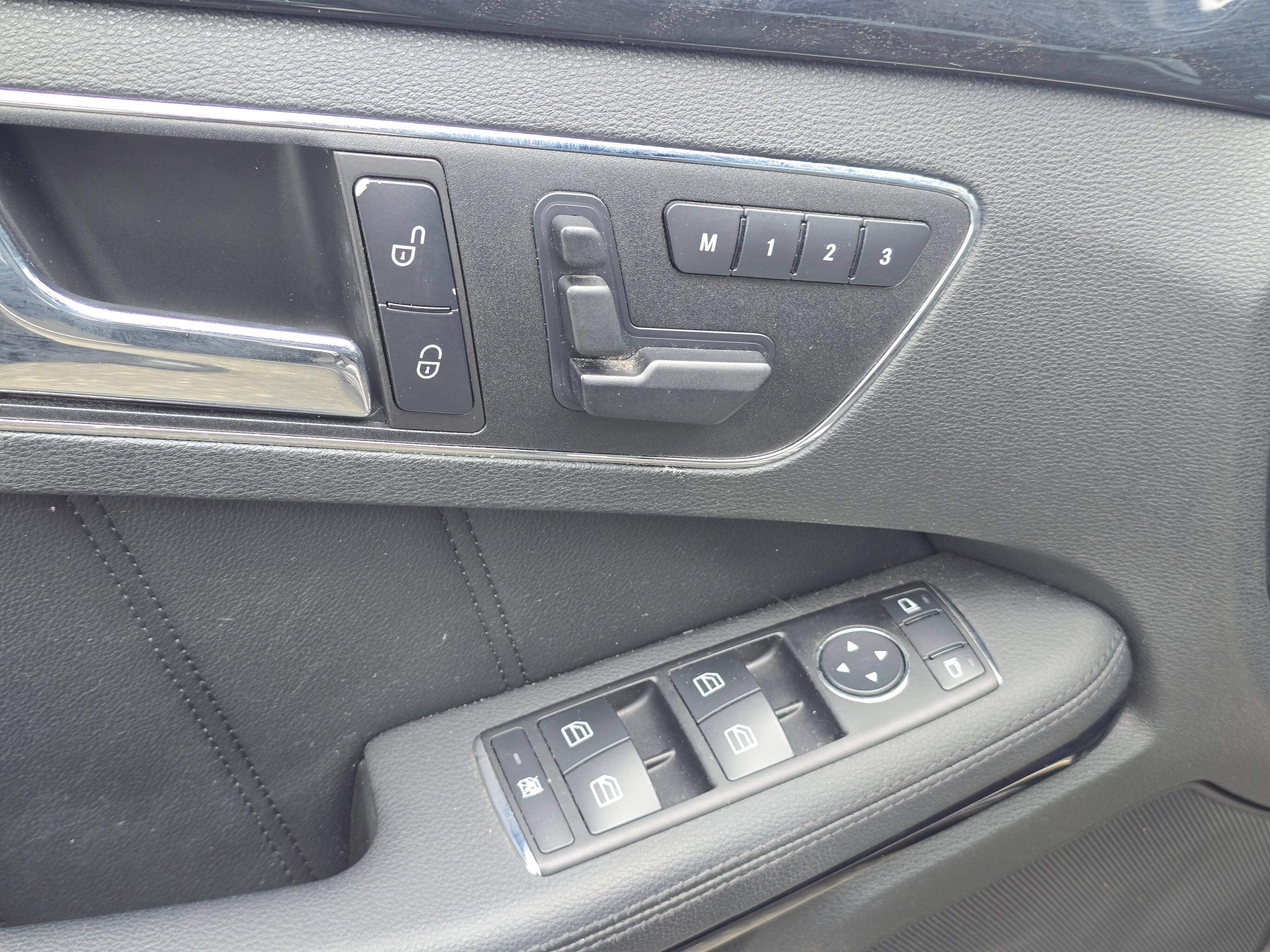 Used 2010 Mercedes-Benz E 350 4MATIC Sedan image 23