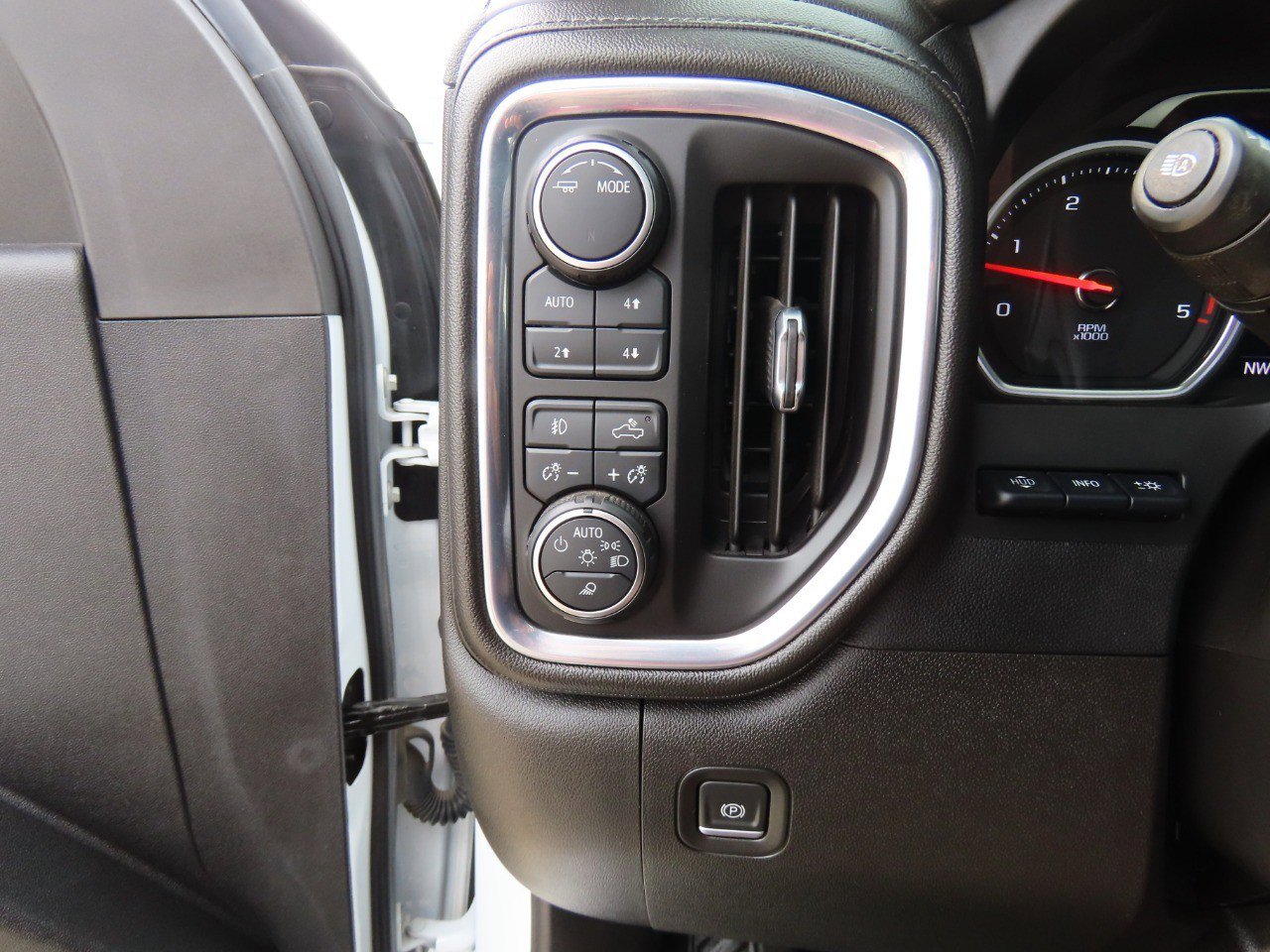 Used 2022 Chevrolet Silverado 3500 High Country w/ Technology Package image 26