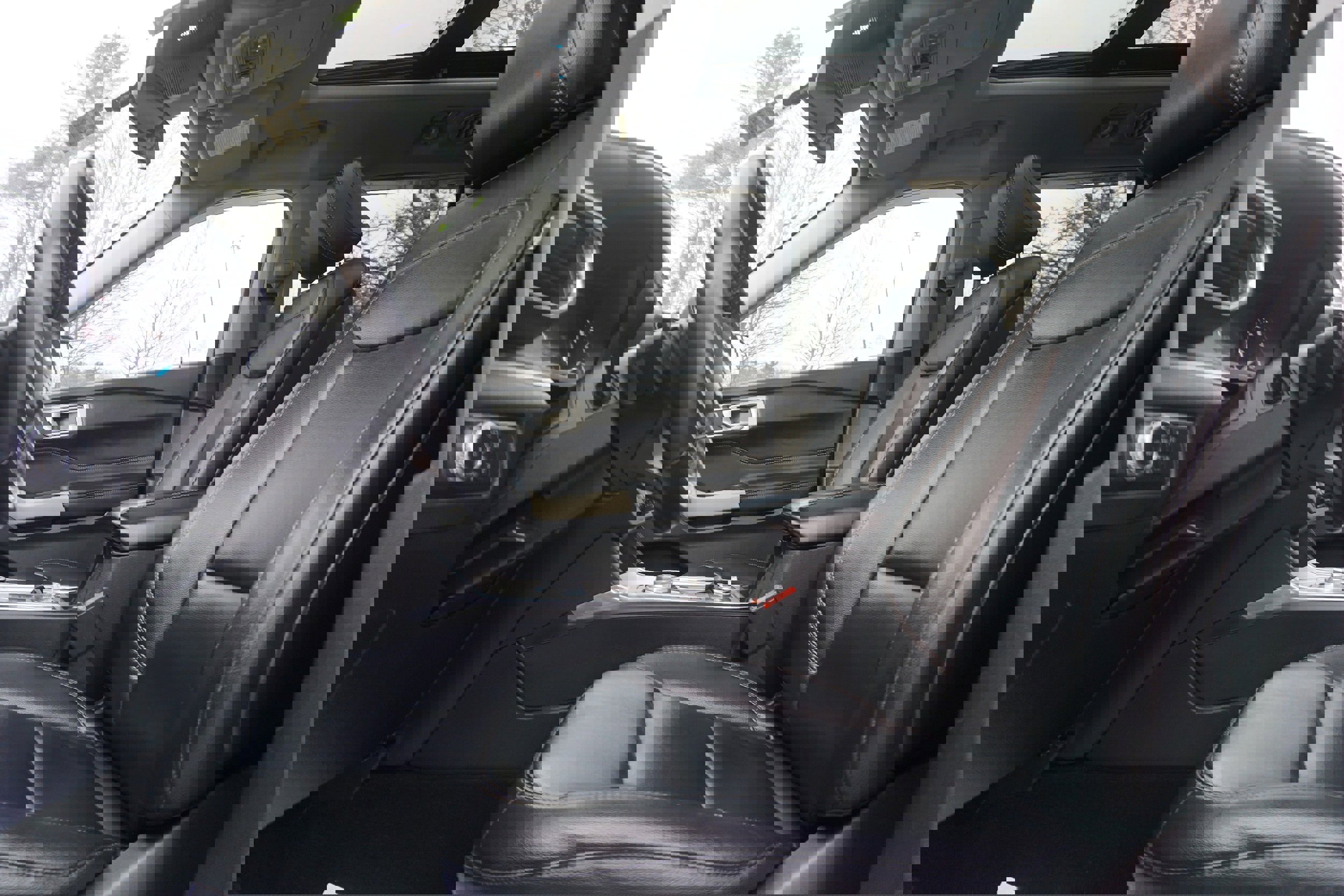 Used 2020 Ford Explorer XLT w/ Equipment Group 202A image 13