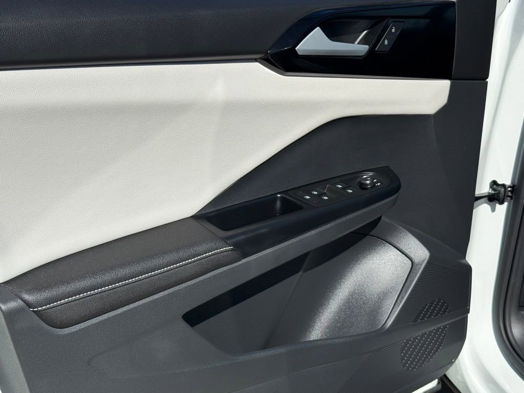 New 2026 Volkswagen Taos S image 9