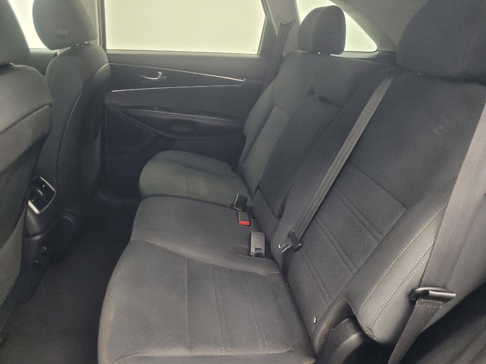 Used 2020 Kia Sorento LX FWD image 18