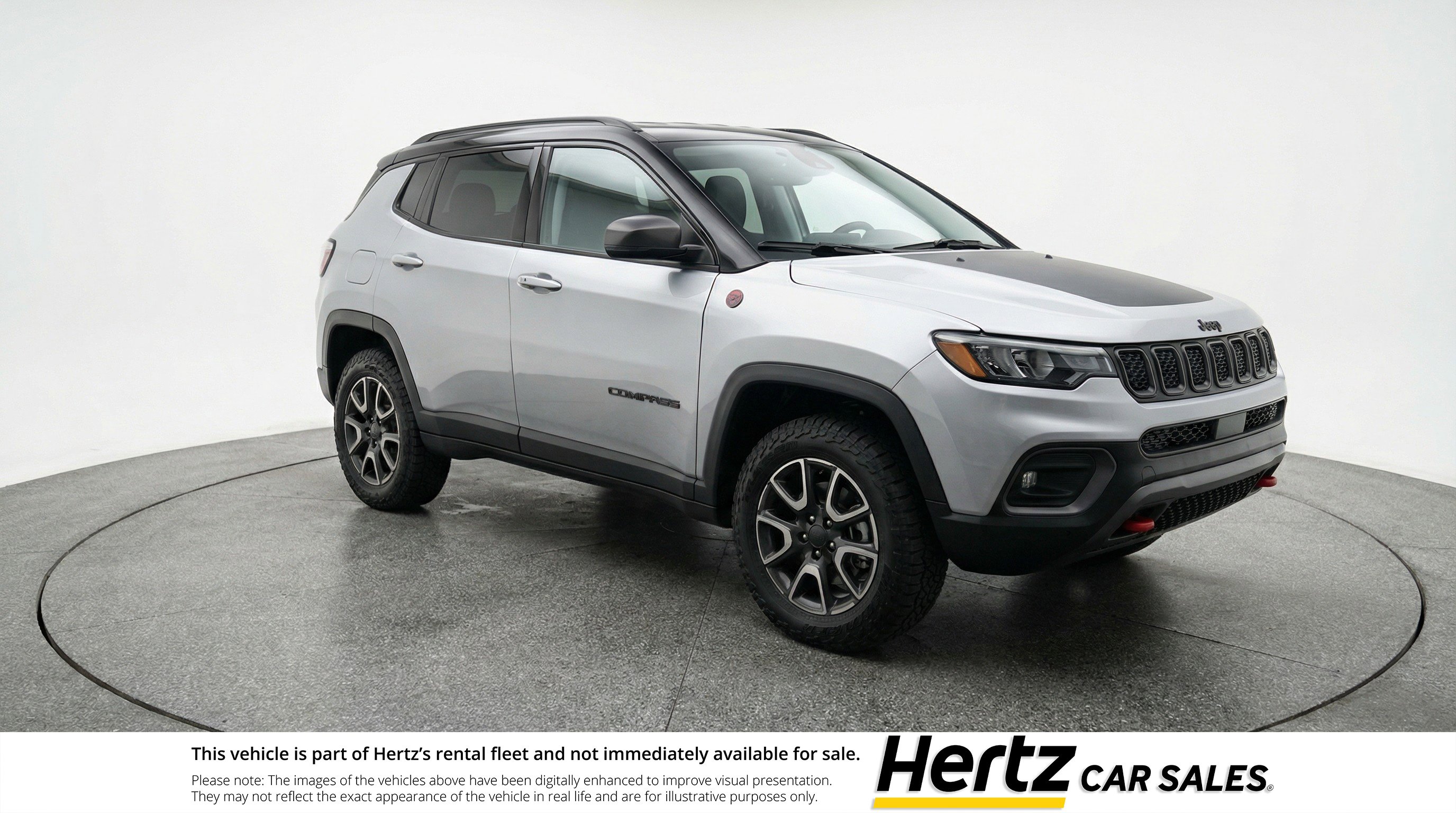 Used 2025 Jeep Compass Trailhawk image 1