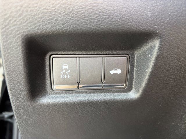 Used 2019 INFINITI Q60 3.0t Luxe w/ Essential Package image 16