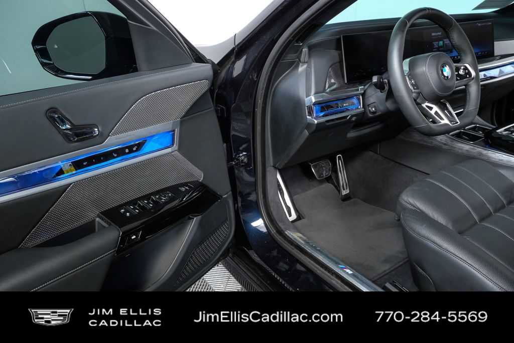 Used 2023 BMW 760i xDrive image 8