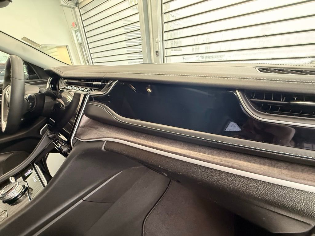 Used 2022 Jeep Grand Cherokee Limited 4xe image 16