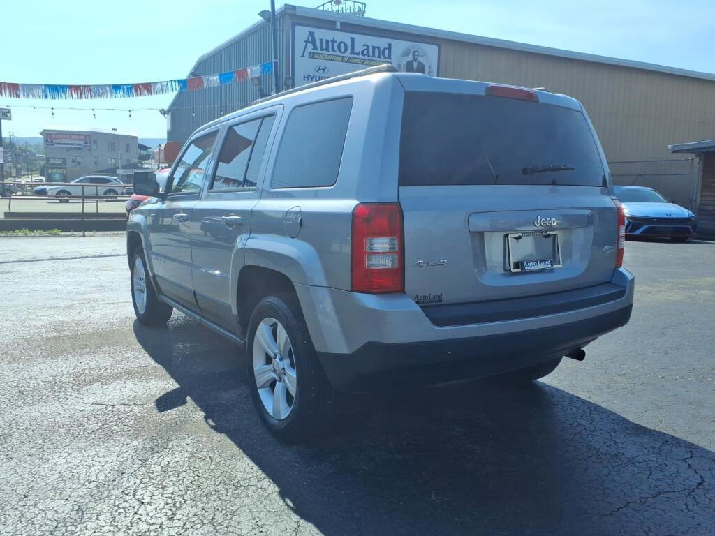 Used 2015 Jeep Patriot Latitude AWD/4WD image 6