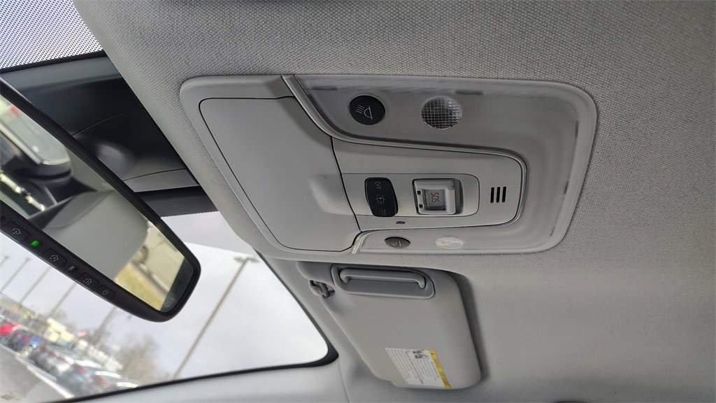 Used 2020 Toyota Prius XLE image 25