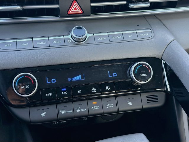 Certified 2025 Hyundai Elantra SEL FWD image 17