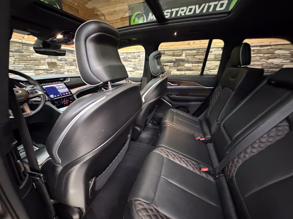 Used 2022 Jeep Grand Cherokee Summit AWD/4WD image 17