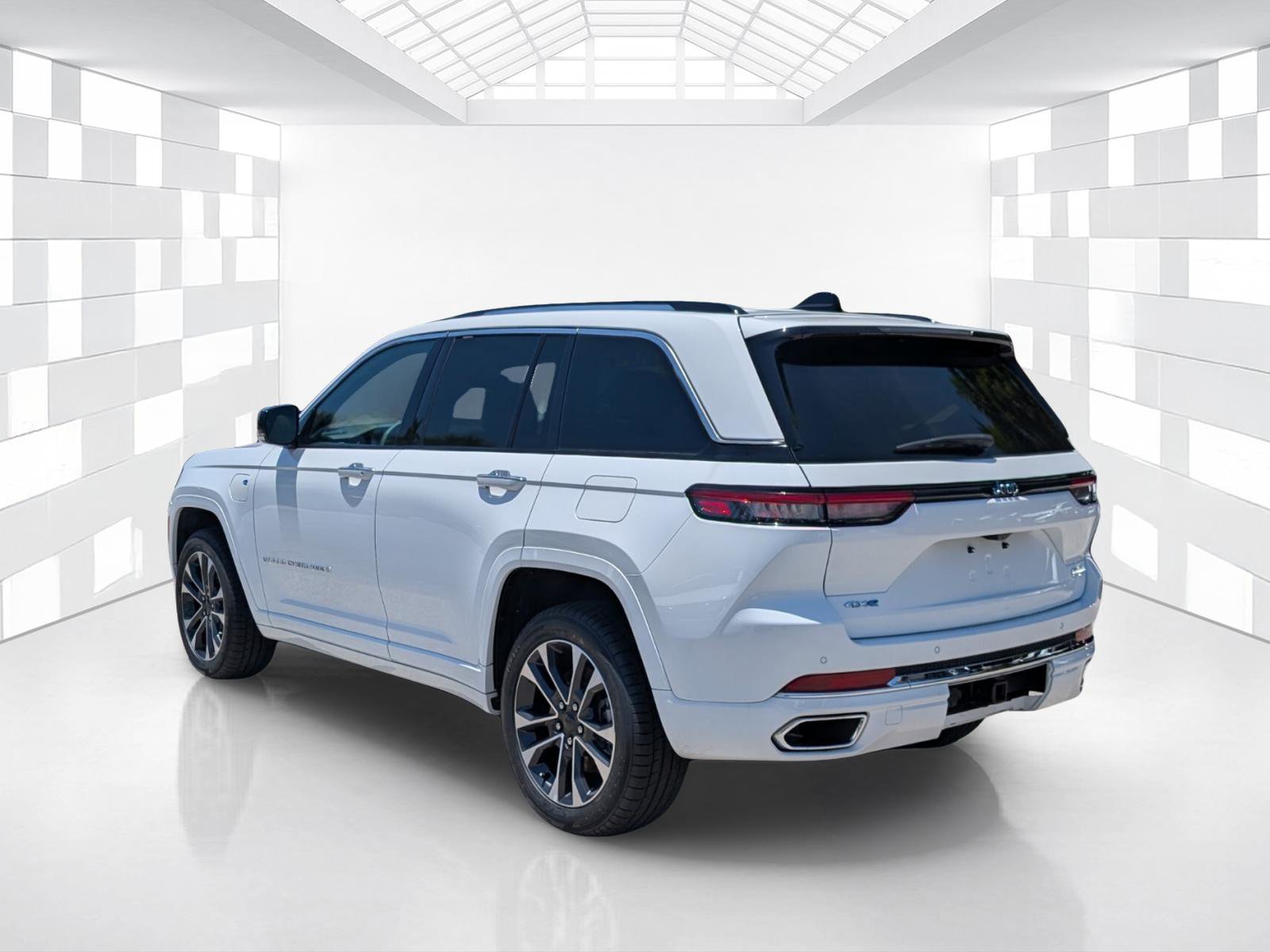 Used 2022 Jeep Grand Cherokee Overland AWD/4WD image 5