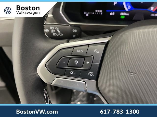 Used 2024 Volkswagen Tiguan SE w/ Panoramic Sunroof Package image 16