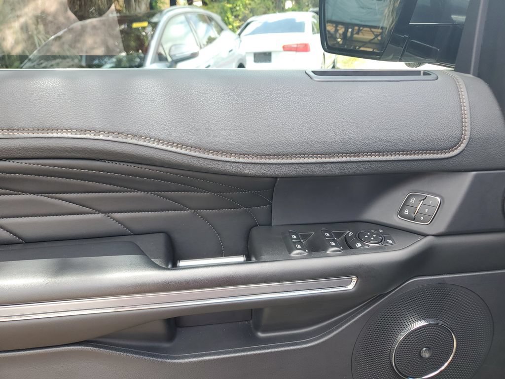 Used 2019 Ford Expedition Platinum AWD/4WD image 25